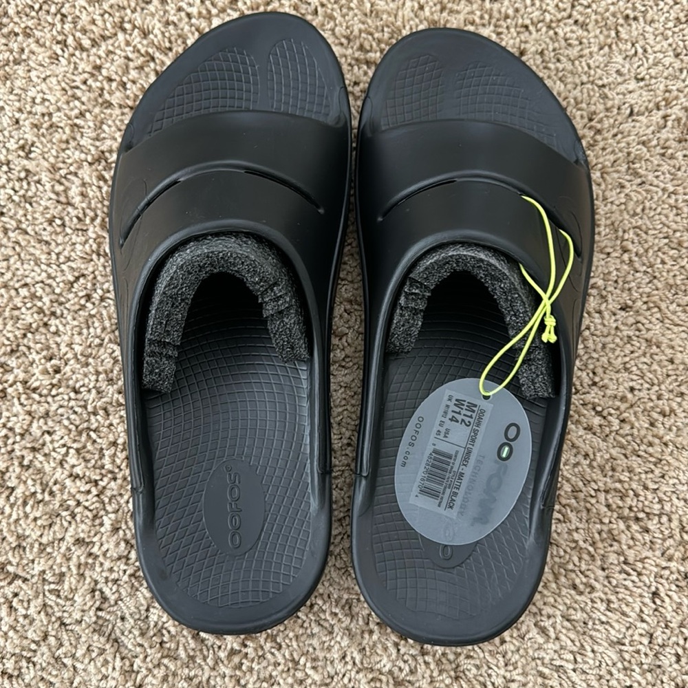 NEW OOFOS Men’s Sandels with Tags
